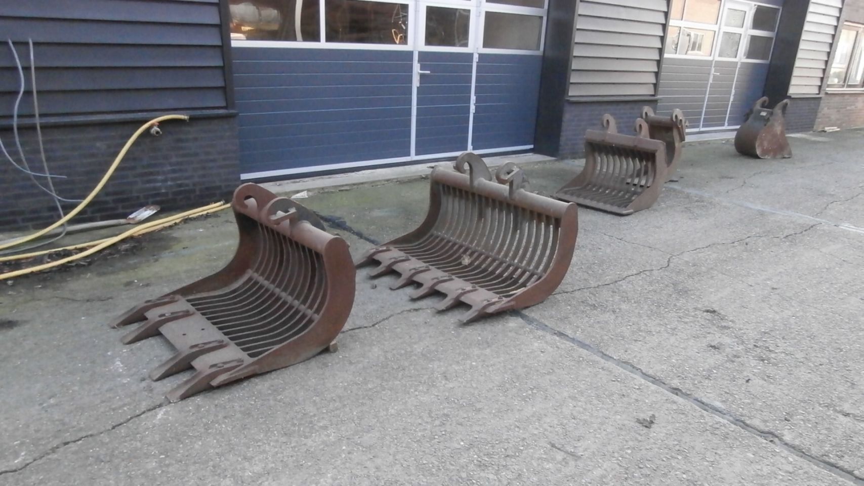 Div puinbakken CW 10, Breedte 80-100-120 cm hoog 65-75