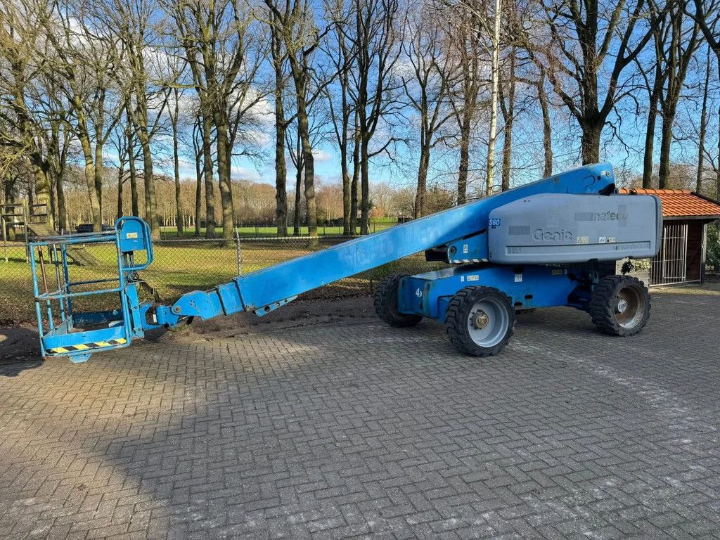 Genie S-60 Hoogwerker wiel