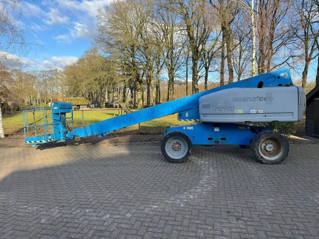Genie S-60 Hoogwerker wiel