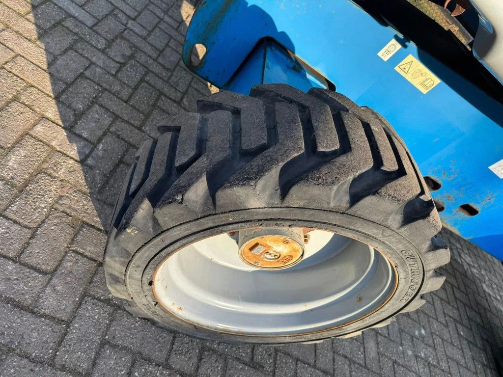 Genie S-60 Hoogwerker wiel