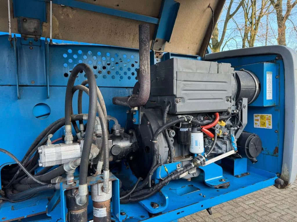 Genie S-60 Hoogwerker wiel