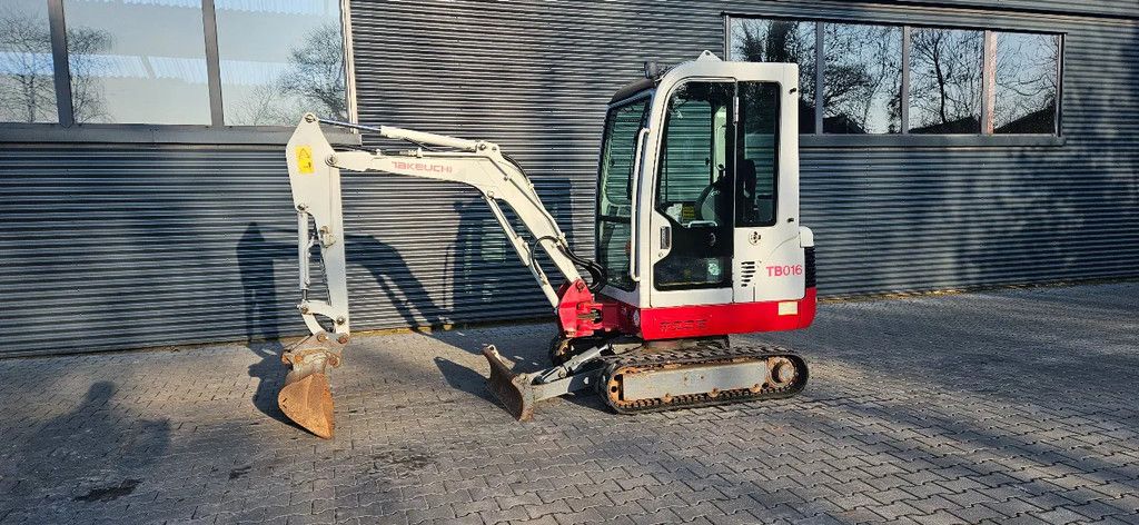 Takeuchi TB016
