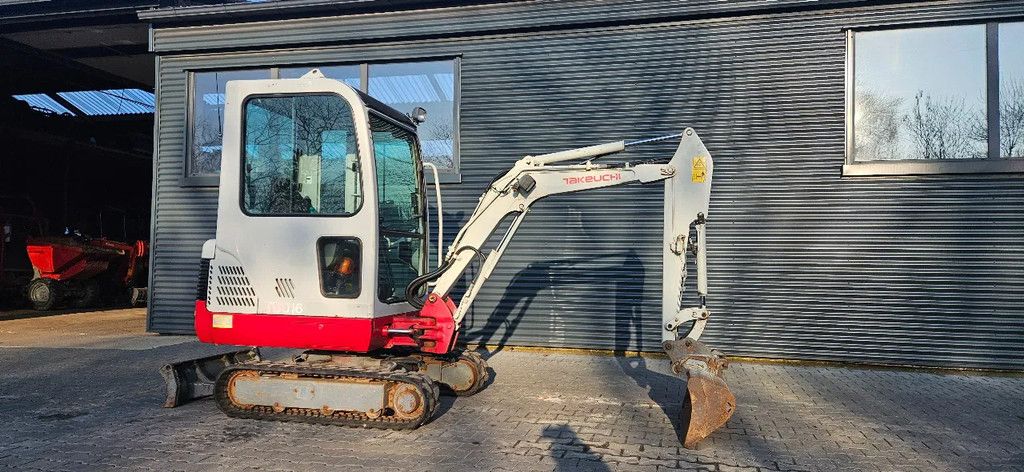 Takeuchi TB016