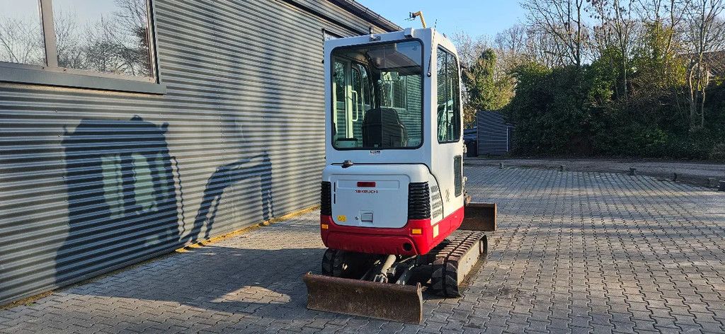Takeuchi TB016