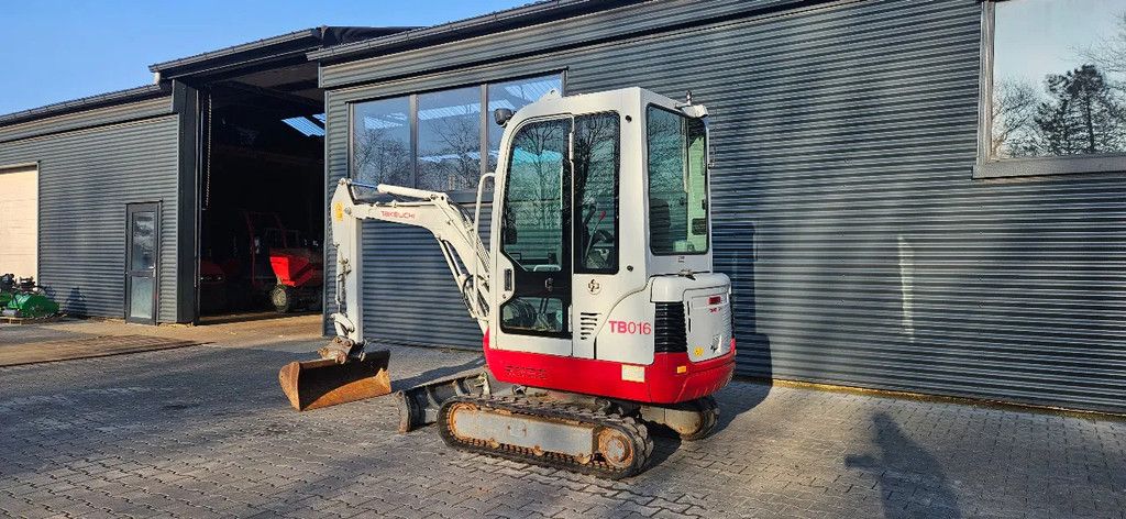 Takeuchi TB016