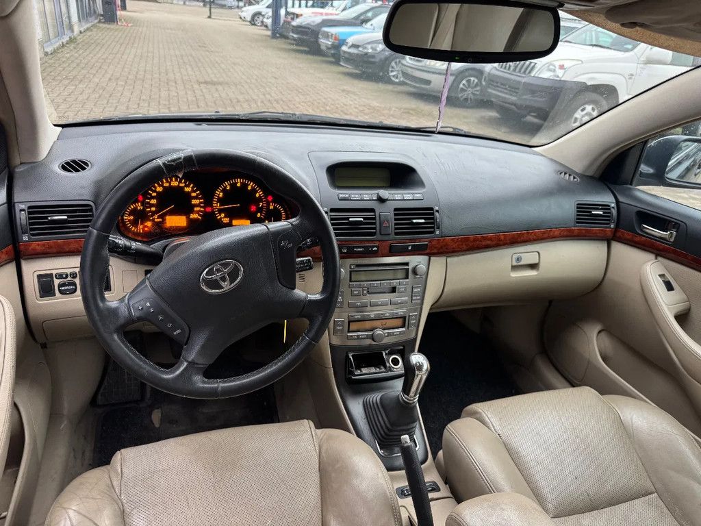 Toyota Avensis **2LITER-LEATHER-AC**