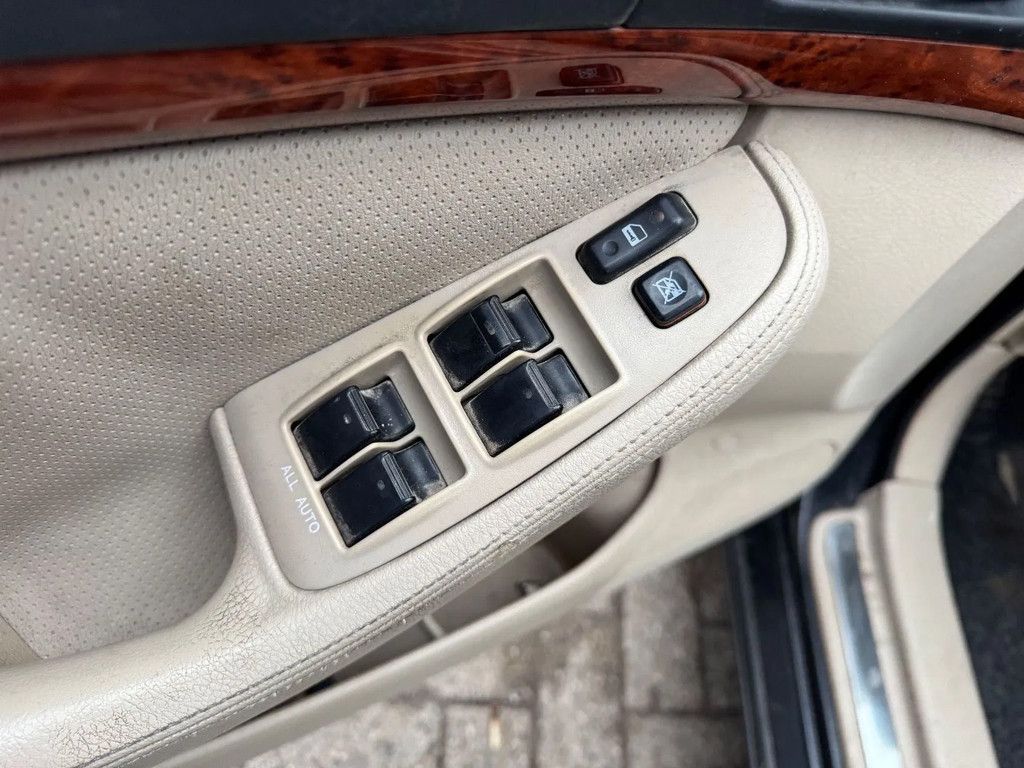 Toyota Avensis **2LITER-LEATHER-AC**