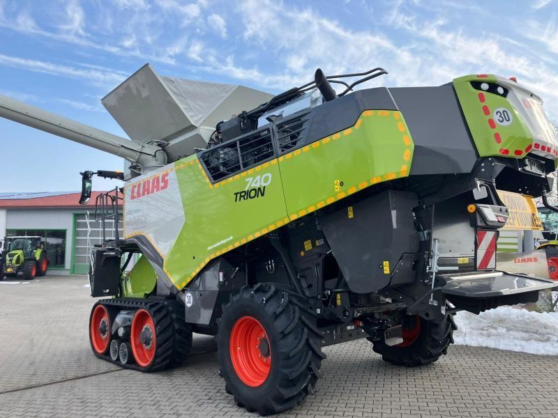 Claas TRION 740 TT MIT V 770