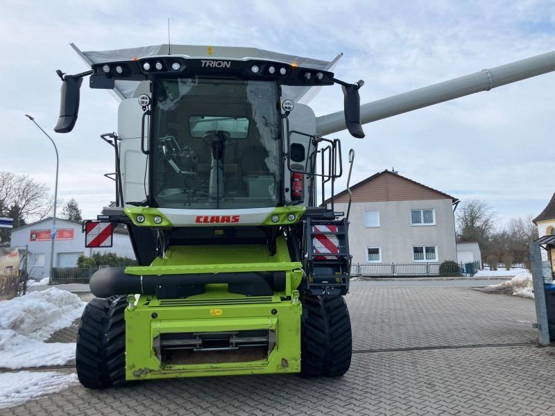 Claas TRION 740 TT MIT V 770