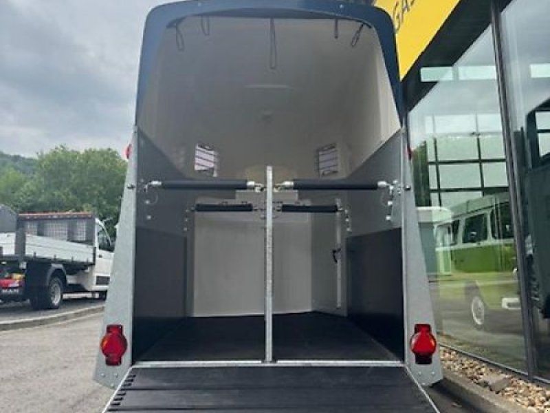 Humbaur Xanthos 2 Pferde Alu Sattelkammer 2,4t. 1.Hand