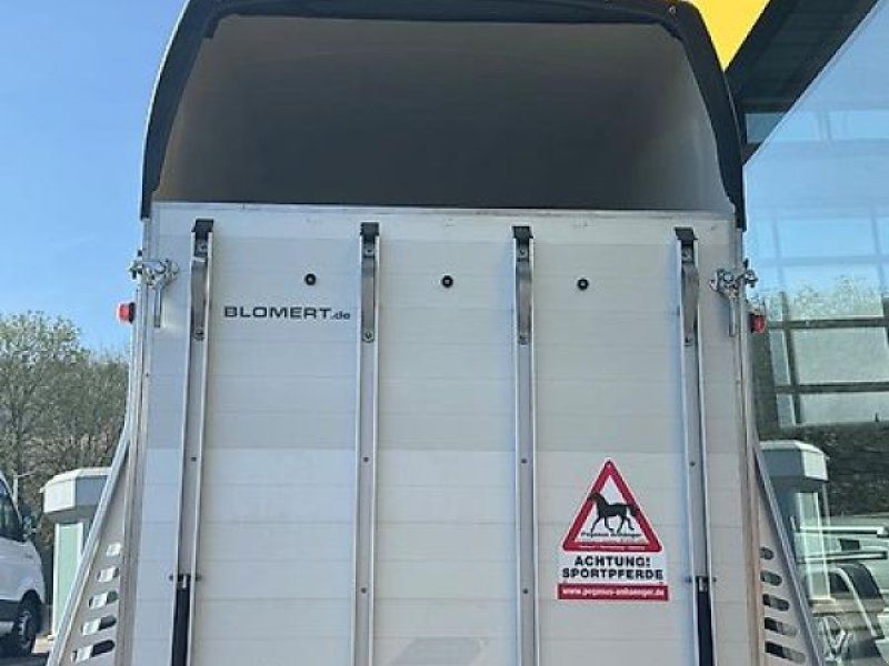 Blomert Nairobi 2-Pferde Alu 1. Hand 2,4t. Sattelkammer