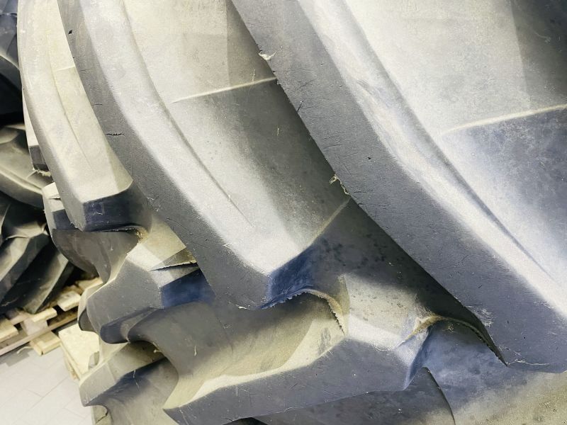 Trelleborg 710/60R42+ 600/60R30 VALTRA