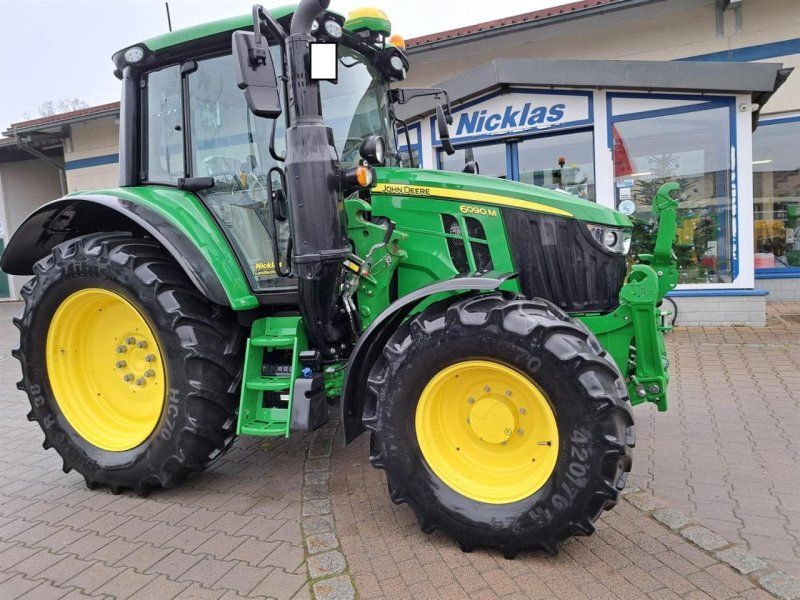 John Deere 6090M
