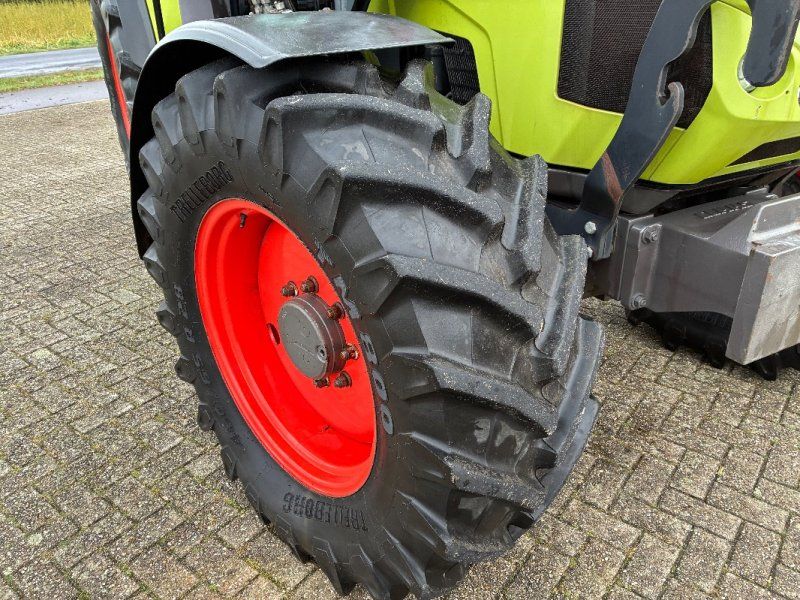 Claas Arion 420