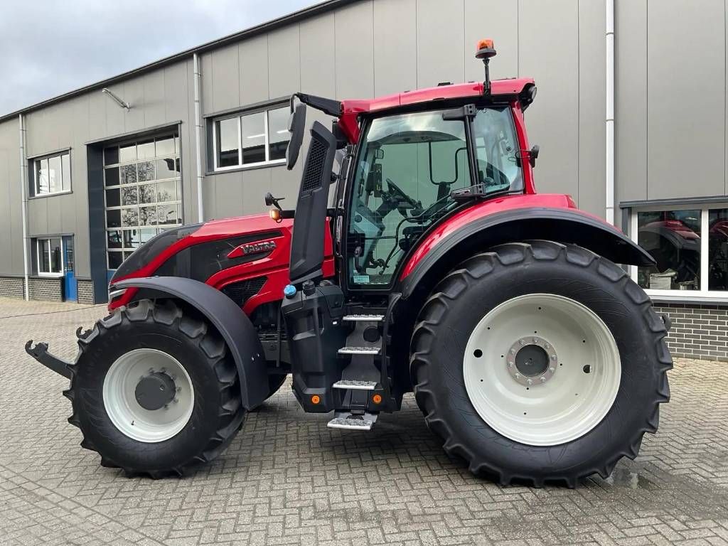 Valtra Q225 ACTIE!