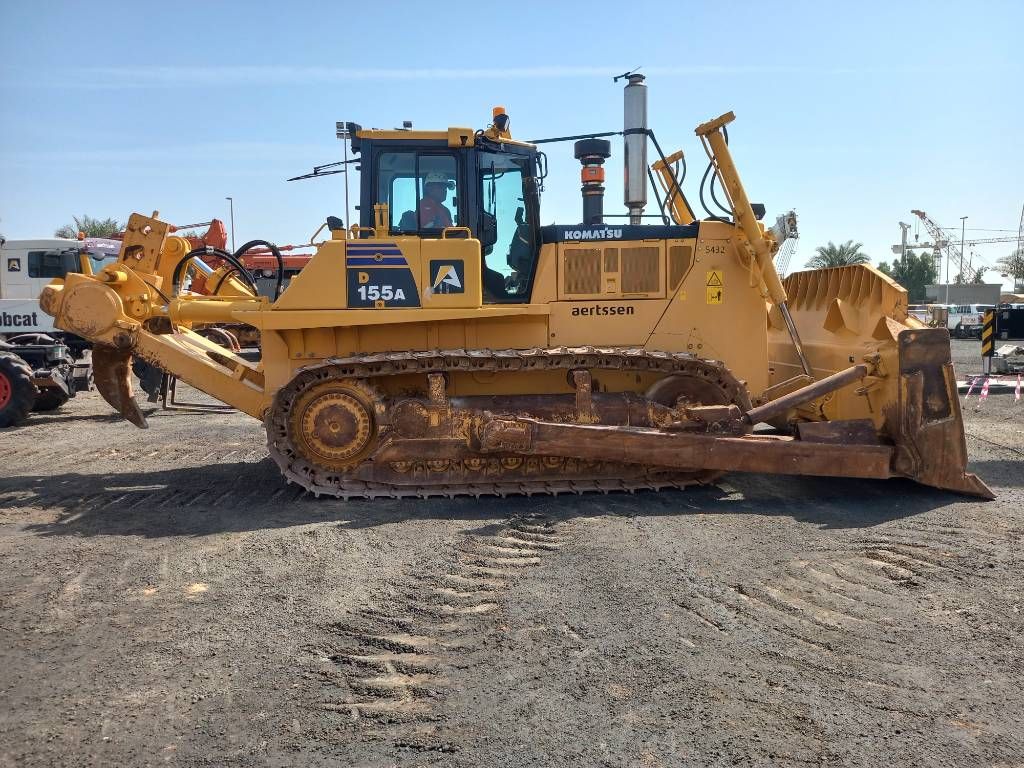 Komatsu D155A-6R (4 pcs available in Abu Dhabi)