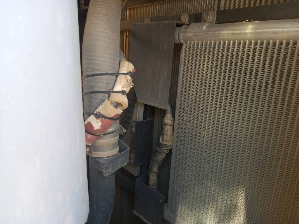 Komatsu D155A-6R (4 pcs available in Abu Dhabi)