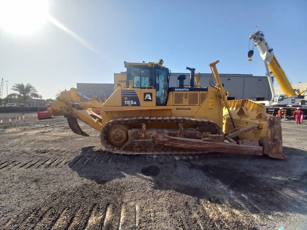 Komatsu D155A-6R (4 pcs available in Abu Dhabi)