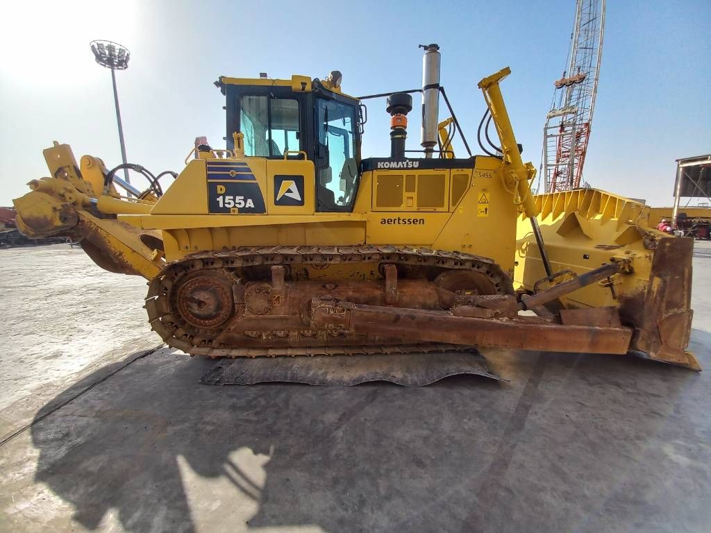 Komatsu D155A-6R (4 pcs available in Abu Dhabi)