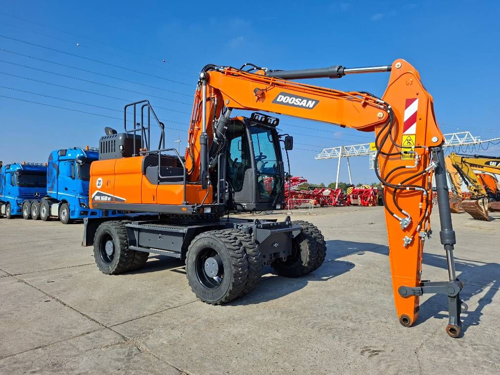 Doosan DX160W-7