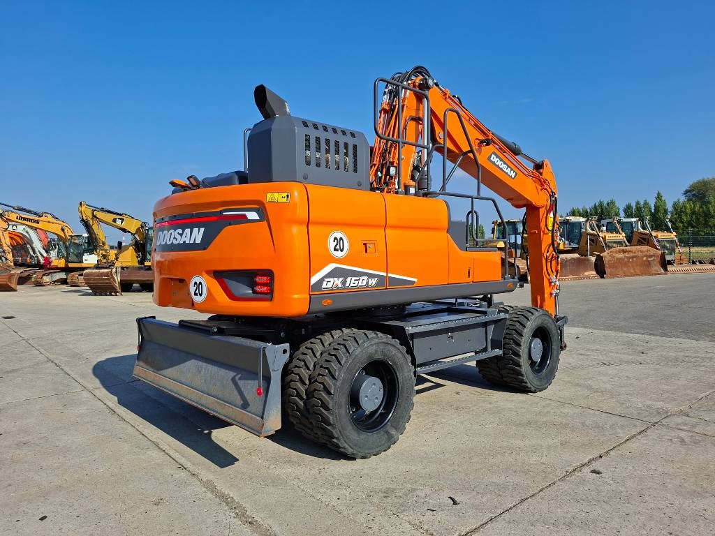 Doosan DX160W-7