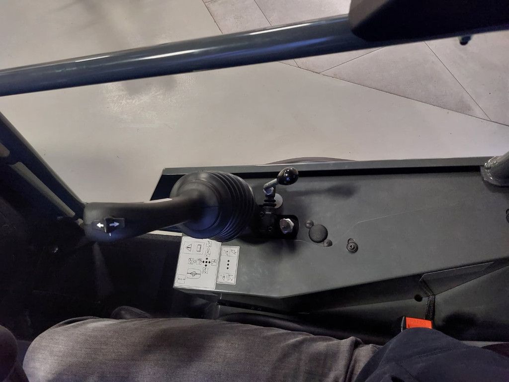 Weidemann 1260 LP Shovel