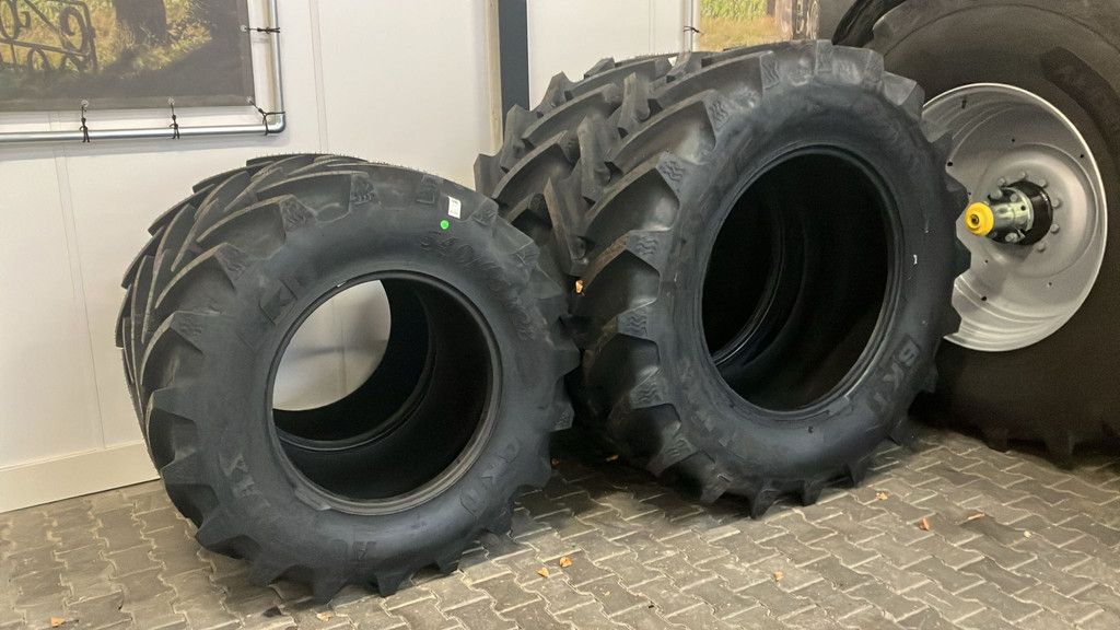 BKT Band 540/65R28 en 650/65R38