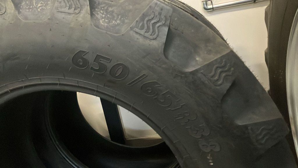 BKT Band 540/65R28 en 650/65R38
