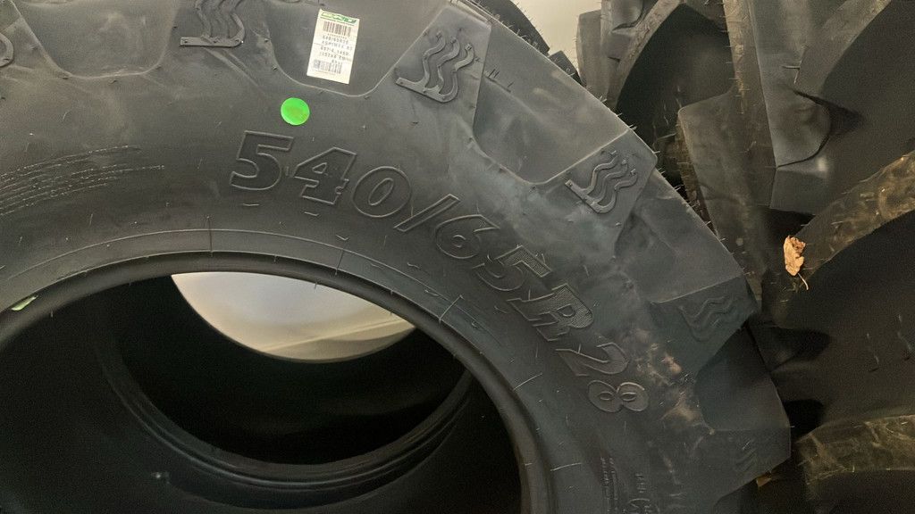 BKT Band 540/65R28 en 650/65R38