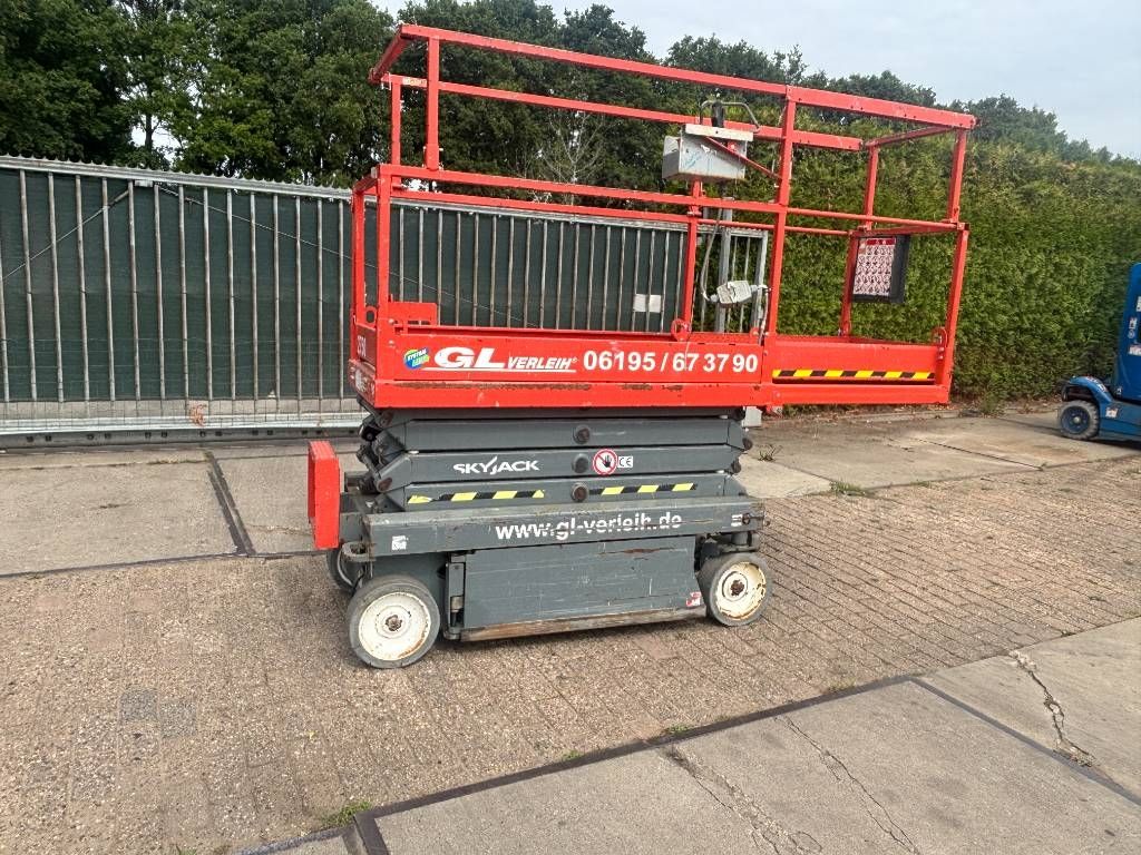 SkyJack SJ3219 schaarhoogwerker 8m hoogwerker