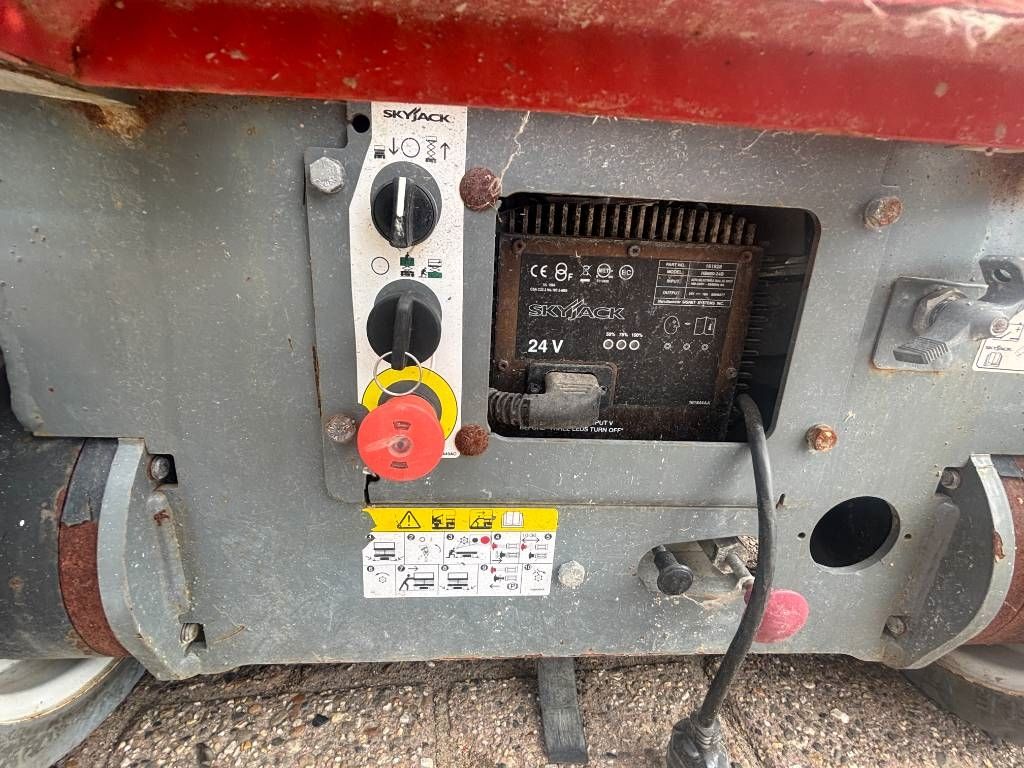 SkyJack SJ3219 schaarhoogwerker 8m hoogwerker