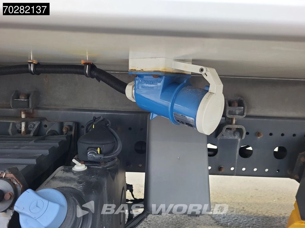 Mercedes Atego Atego 1524 4X2 16t Thermo king T1200-R 1500kg Zepro tailgate Euro 6