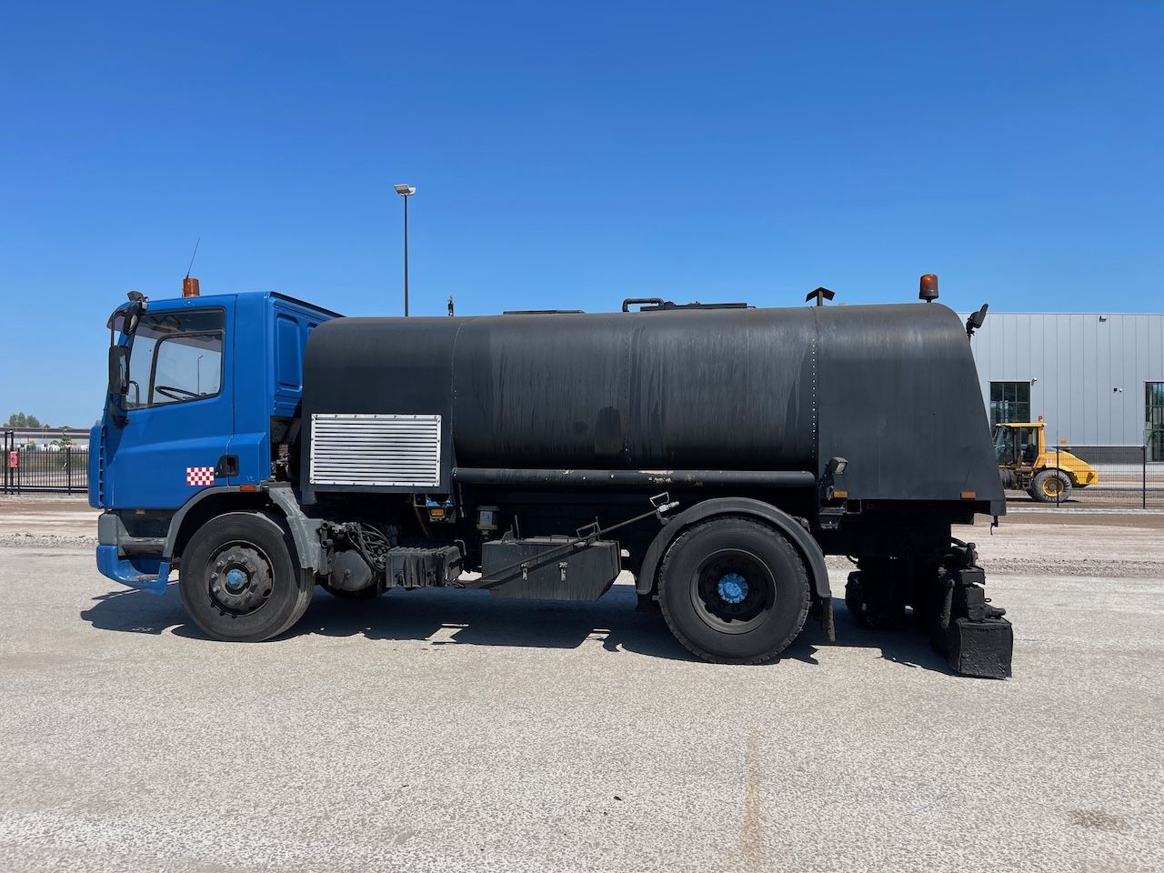 DAF 75 bitumen spuitwagen