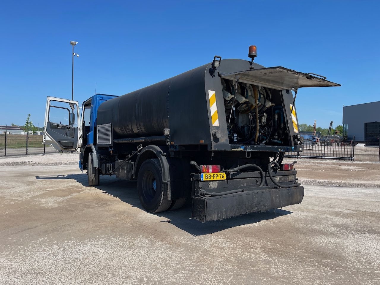 DAF 75 bitumen spuitwagen