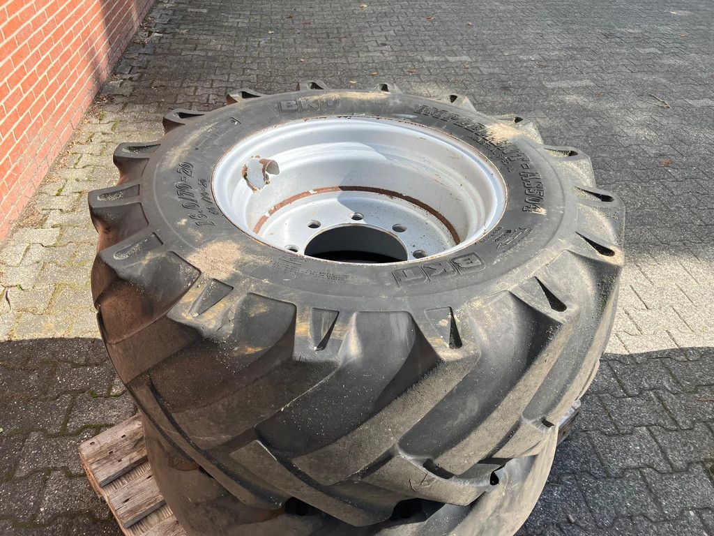 BKT 16.0/70-20 Banden