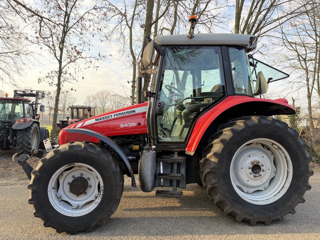 Massey Ferguson 5435