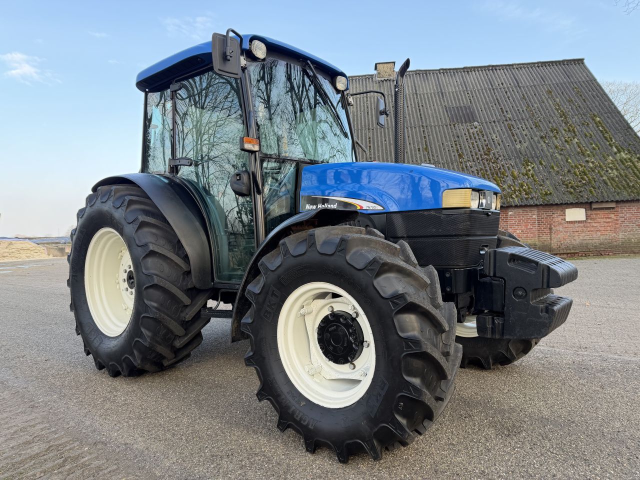 New Holland TN70DA