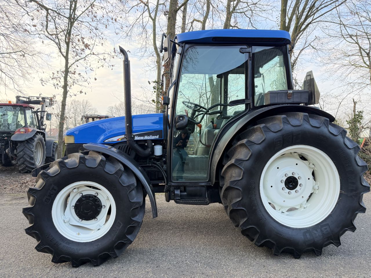 New Holland TN70DA