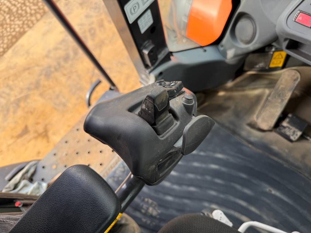 Hitachi ZW310-6 - CDC Steering / 3rd Function