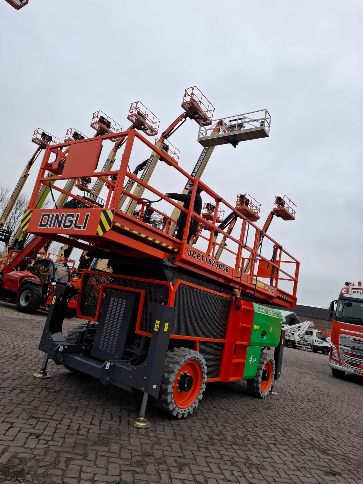 DINGLI Scissor Lift - Compact & Efficient for indoor and outdoor