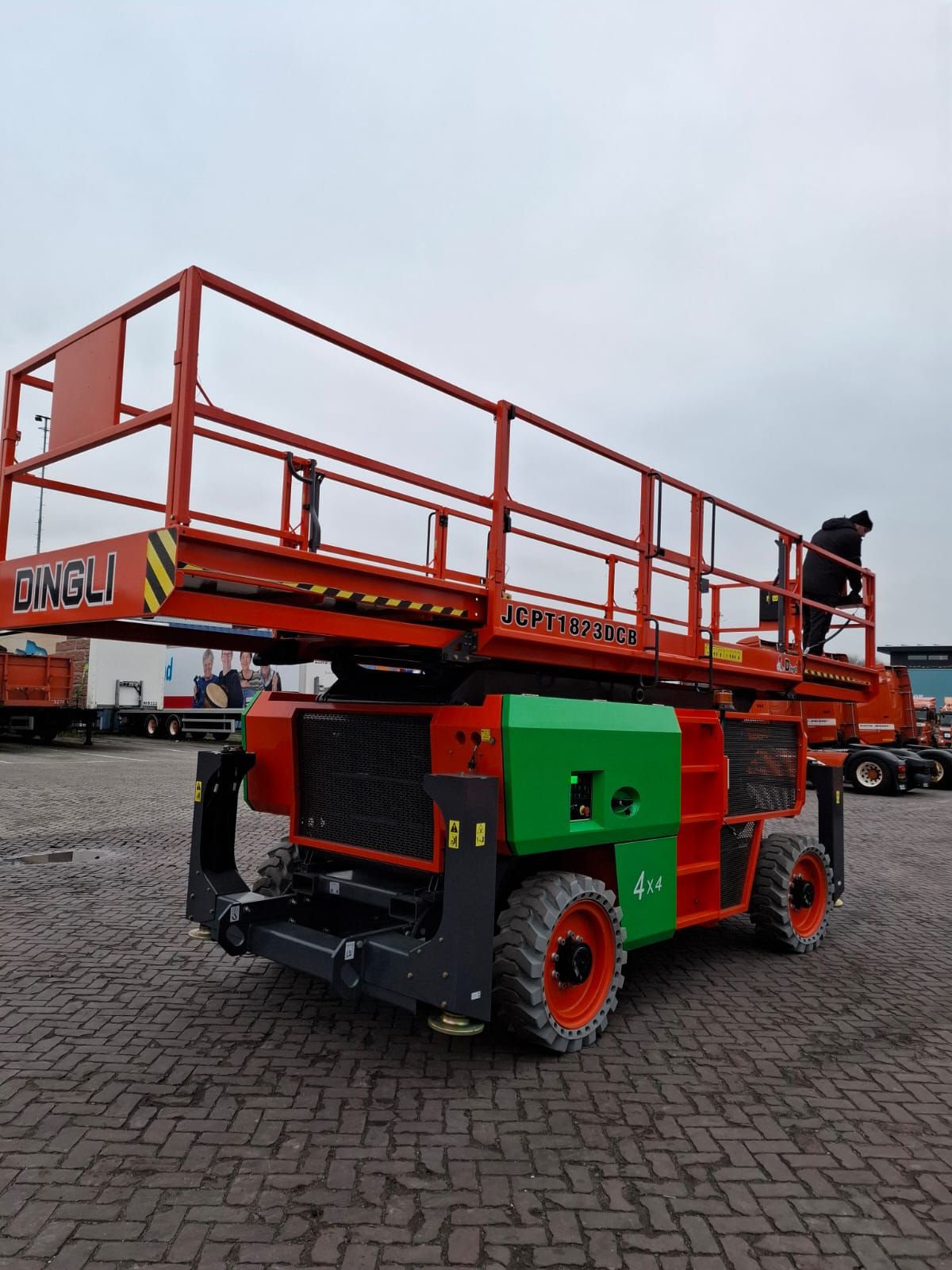 DINGLI Scissor Lift - Compact & Efficient for indoor and outdoor