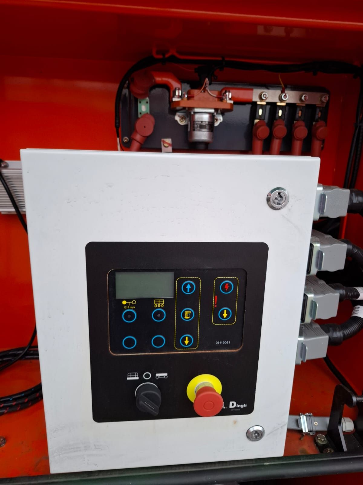 DINGLI Scissor Lift - Compact & Efficient for indoor and outdoor