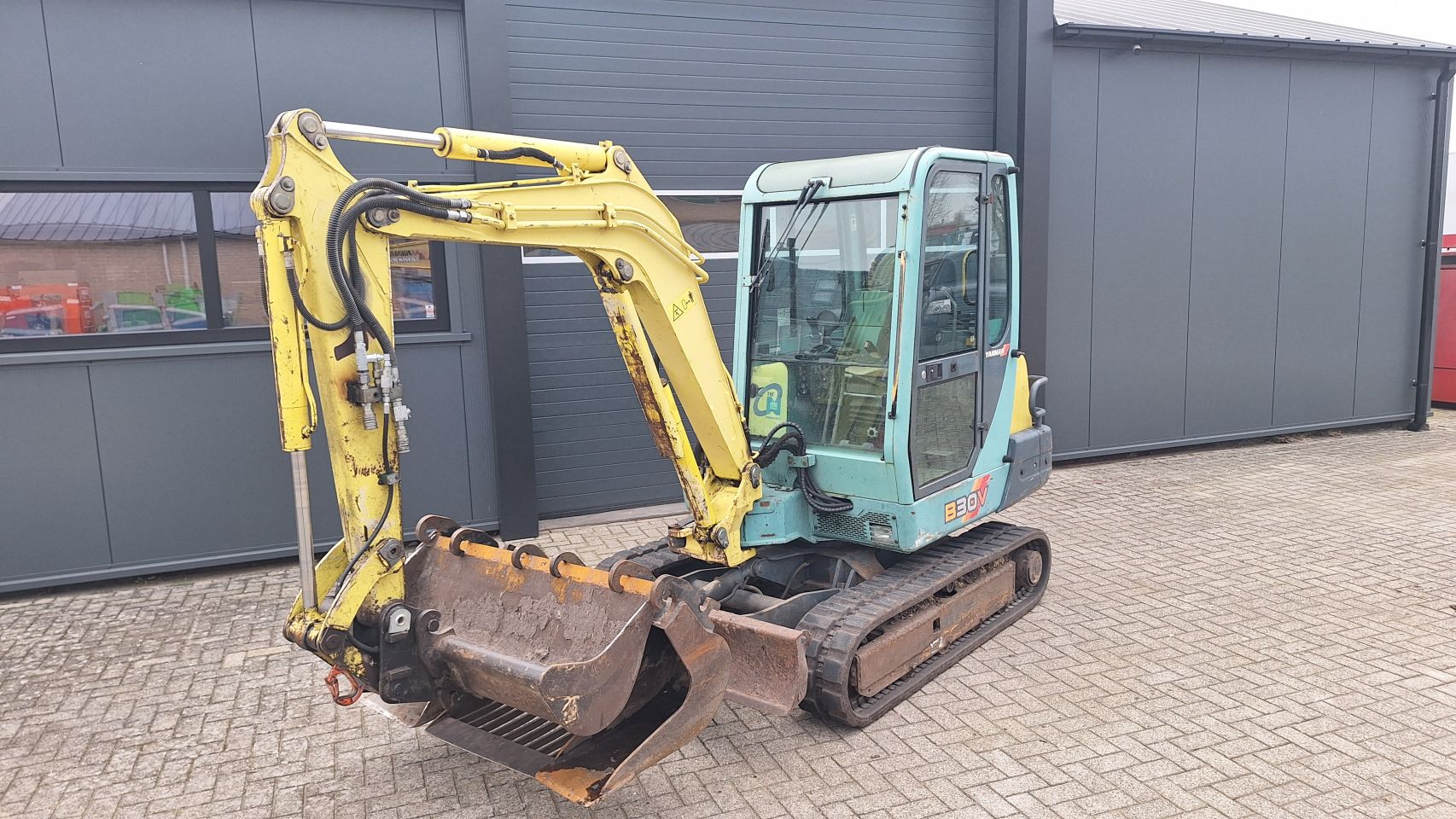 Yanmar B30-V hydr snelwissel met 4 bakken