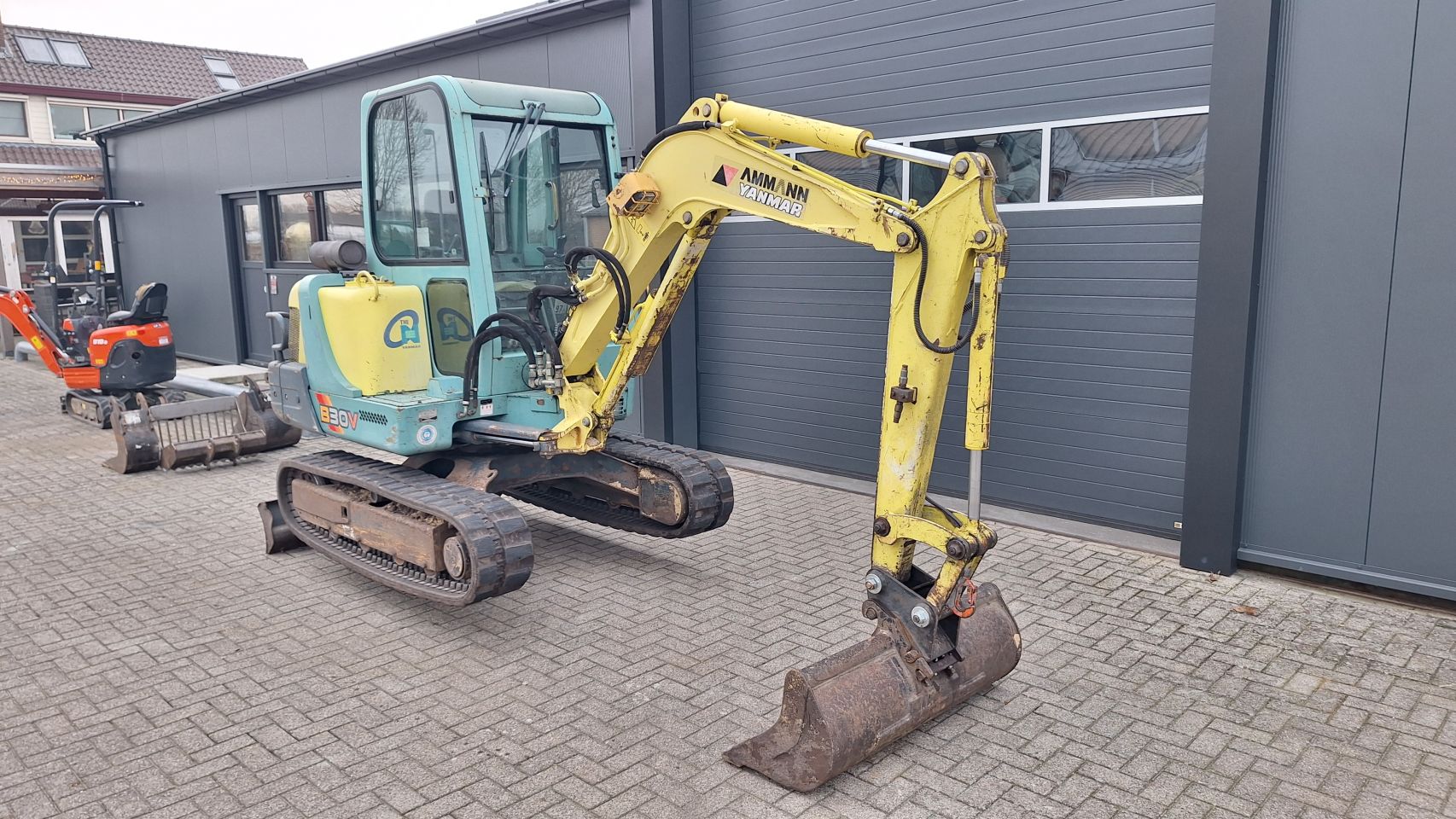 Yanmar B30-V hydr snelwissel met 4 bakken