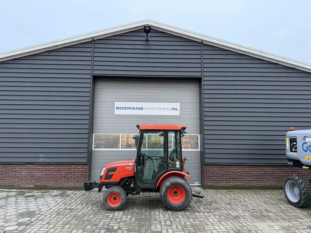 Kioti CK2810 HST minitractor met cabine