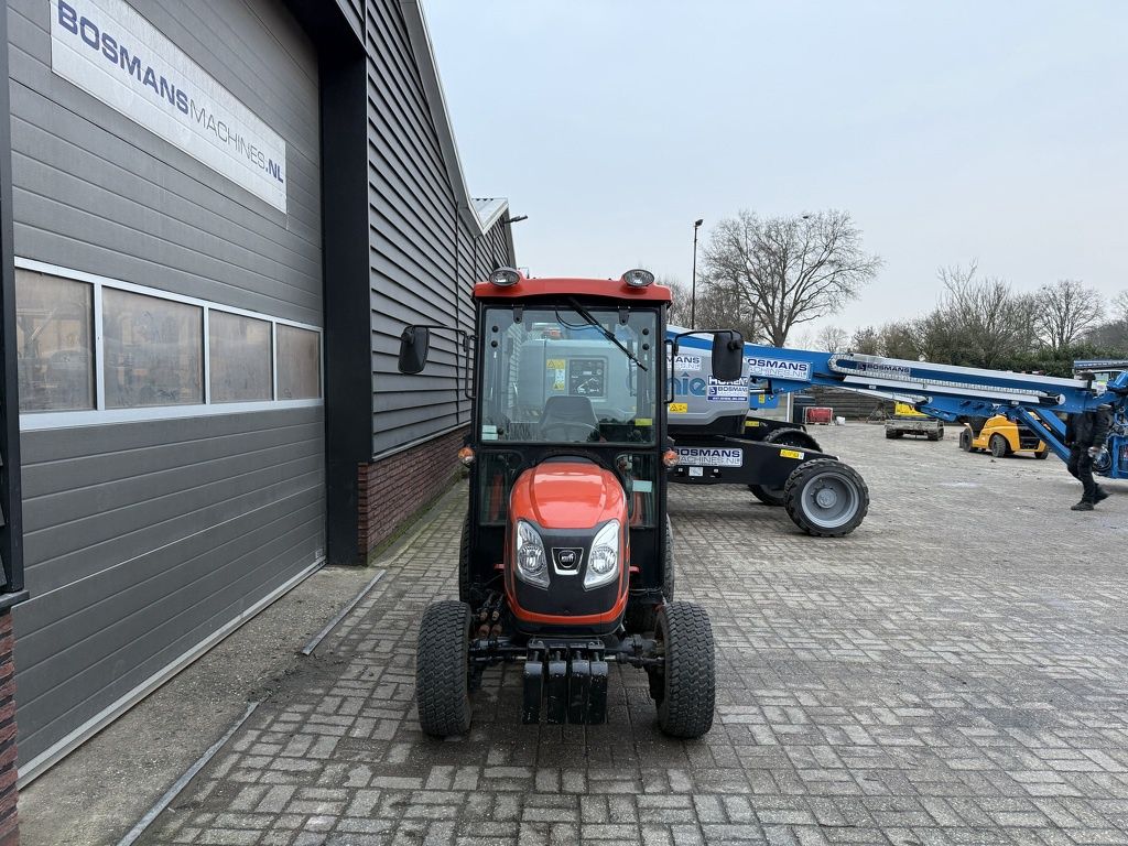 Kioti CK2810 HST minitractor met cabine
