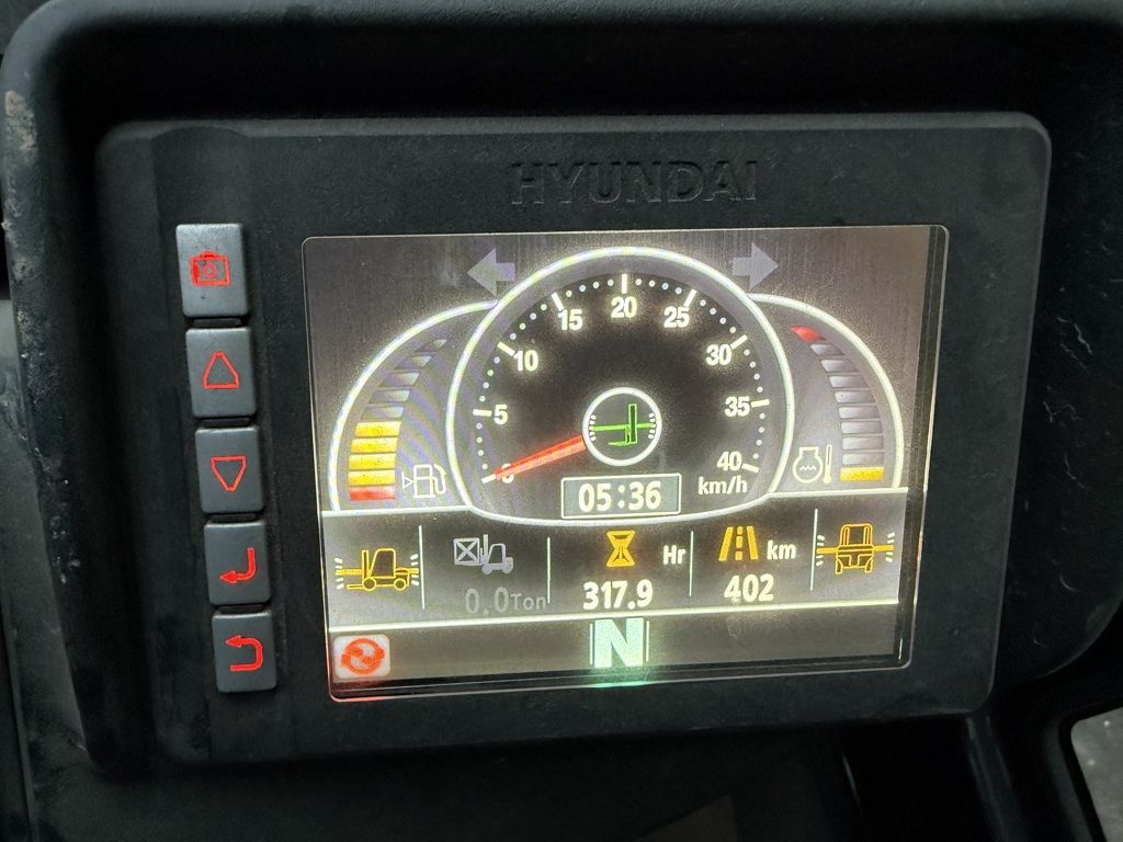 Hyundai 25D-9E 2.5 T diesel heftruck met cabine / vorkenverspreider