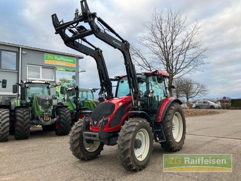 Valtra A104 mit Frontlader