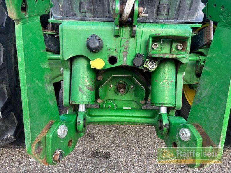 John Deere 7215R