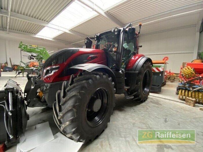 Valtra T235